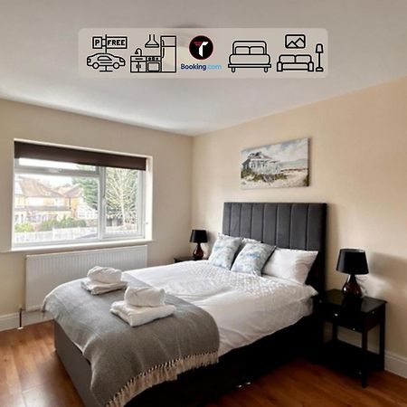 Stylish 2 Bedroom Flat By Tara Stays Short Lets & Serviced Accommodation Watford With Free Parking & Nearby Warner Studios Экстерьер фото