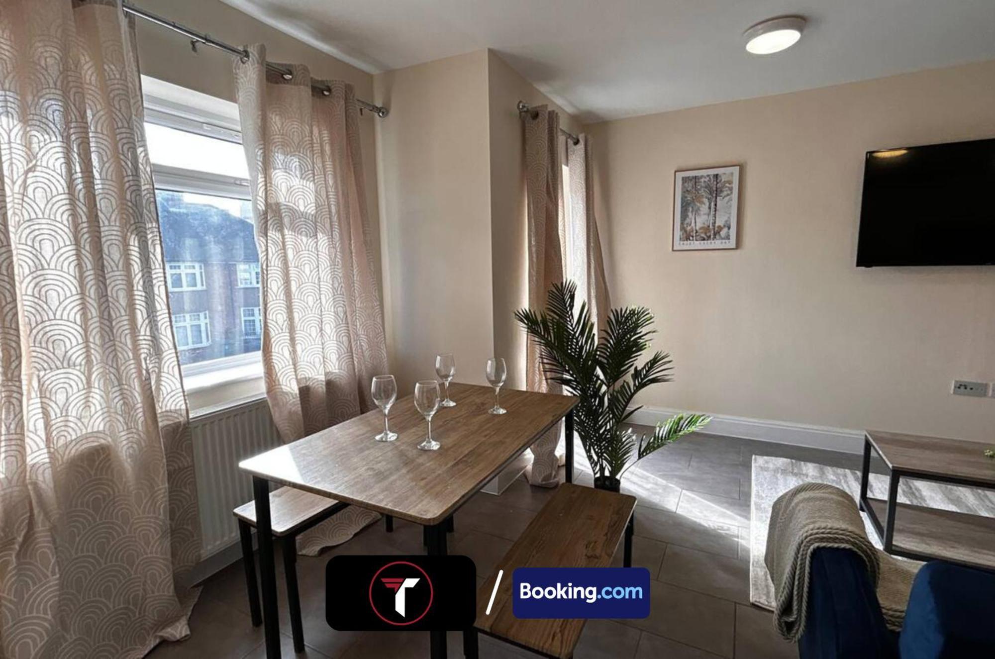 Stylish 2 Bedroom Flat By Tara Stays Short Lets & Serviced Accommodation Watford With Free Parking & Nearby Warner Studios Экстерьер фото