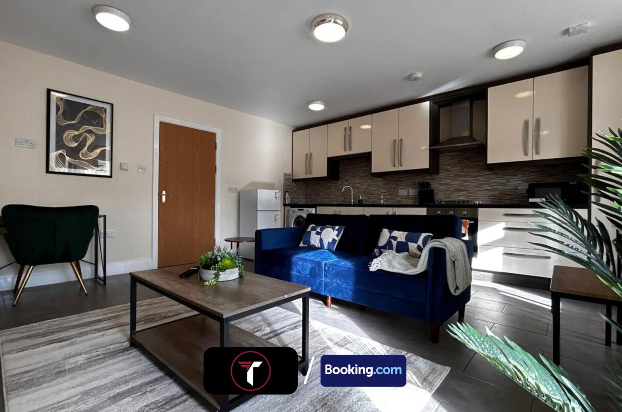 Stylish 2 Bedroom Flat By Tara Stays Short Lets & Serviced Accommodation Watford With Free Parking & Nearby Warner Studios Экстерьер фото